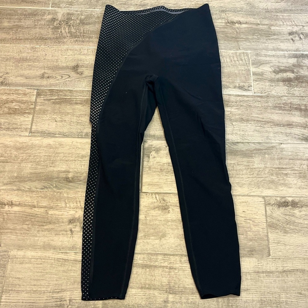 SPANX Women’s‎ Asymmetrical Reflective Leggings Thin Size Small (8-10) Black